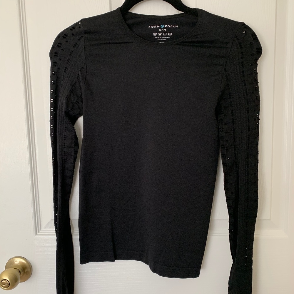 Form+Focus Black Long Sleeve Size S/M